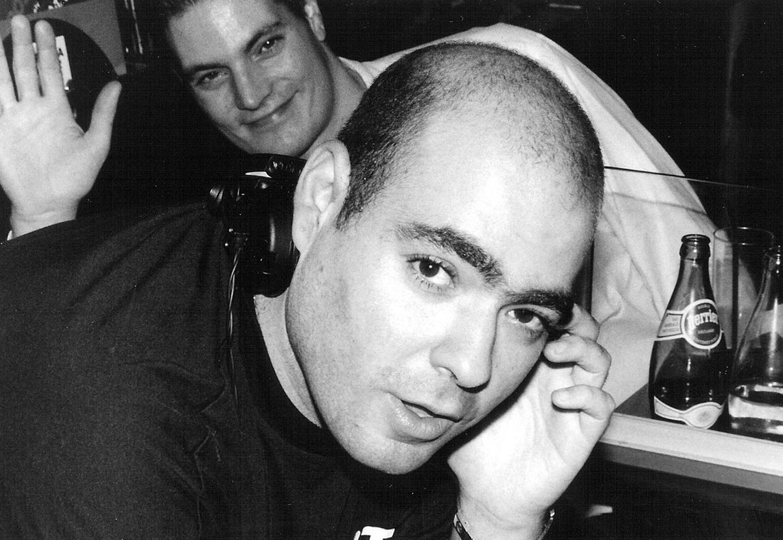 Dov et un ami dans un club parisien, archives